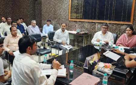 डीएम ने भूमि अधिग्रहण की सुस्त प्रगति पर जताई नाराजगी, एक सप्ताह में बैनामे बढ़ाने के निर्देश