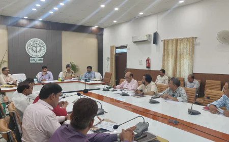 सड़क दुर्घटनाओं में कमी लाने को डीएम ने दिए सख्त निर्देश