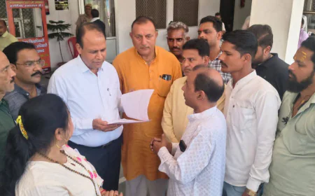 कालिंदी एक्सप्रेस के रूट बदलाव की चर्चा से व्यापारियों में आक्रोश, डीएम को सौंपा ज्ञापन