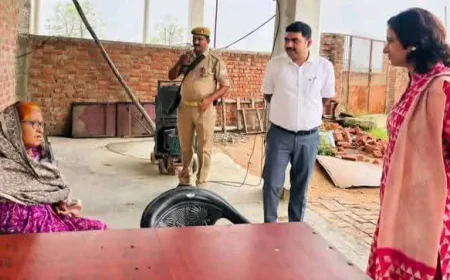 डीएम  का वृद्धाश्रम पर औचक निरीक्षण, बुजुर्गों की सुविधाओं को परखा