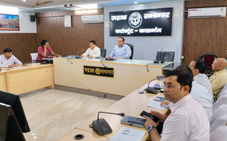 Kasganj news जिलाधिकारी प्रणय सिंह की अध्यक्षता में कलेक्ट्रेट सभागार में आकांक्षी विकास खण्ड की समीक्षा बैठक संपन्न।
