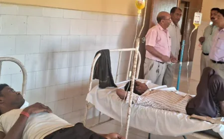 सीएमओ डॉ. आर.सी. गुप्ता का पीएचसी जसरऊ में औचक निरीक्षण, दो का वेतन काटा