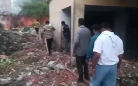 कायमगंज नवीन कृषि मंडी का बहुत बुरा हाल, कूड़े के ढेर मे फिर लगी आग