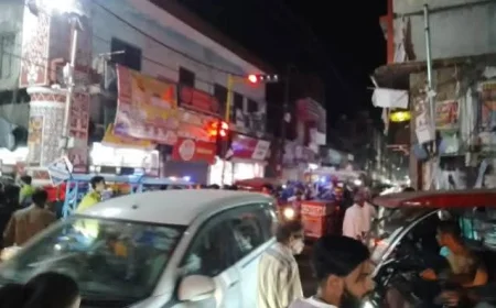 फर्रुखाबाद में भीषण जाम से थमी रफ्तार, दो एंबुलेंस फंसीं; लोगों ने दिखाई इंसानियत