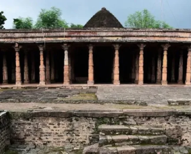 मस्जिद कमाल मौला-भोजशाला पर इंदौर हाईकोर्ट का आदेश : न निर्णय है, न न्याय ; न निदान है, न समाधान!