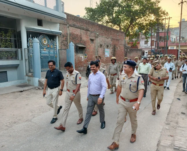बकरीद पर्व के दृष्टिगत डीएम एवं एसएसपी ने किया संयुक्त पैदल गश्त, साफ-सफाई व पेयजल व्यवस्था के दिए निर्देश