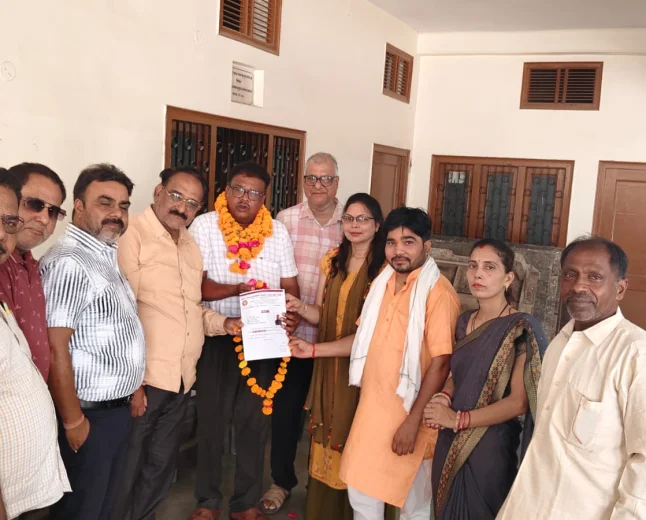 उद्योग व्यापार प्रतिनिधि मंडल के नव नियुक्त पदाधिकारियों को सौंपे गए प्रमाण पत्र