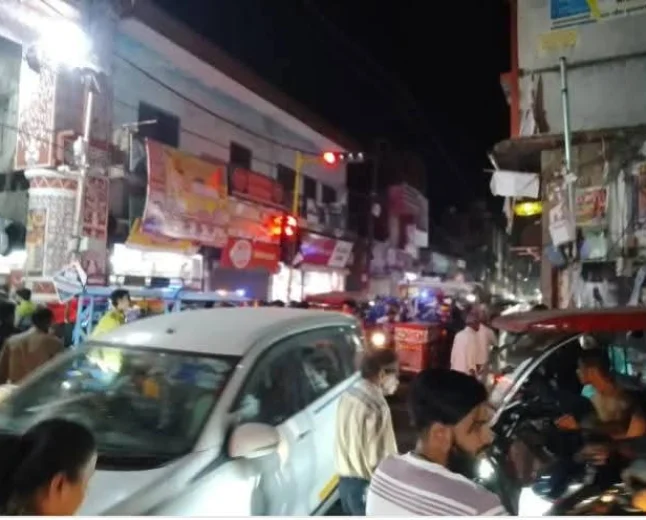 फर्रुखाबाद में भीषण जाम से थमी रफ्तार, दो एंबुलेंस फंसीं; लोगों ने दिखाई इंसानियत