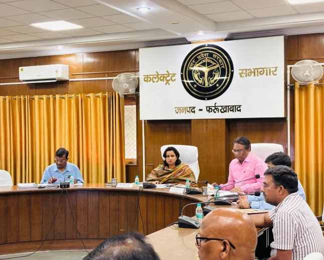 नामांकन में लापरवाही पर डीएम सख्त, दो खंड शिक्षा अधिकारियों पर कार्रवाई के निर्देश