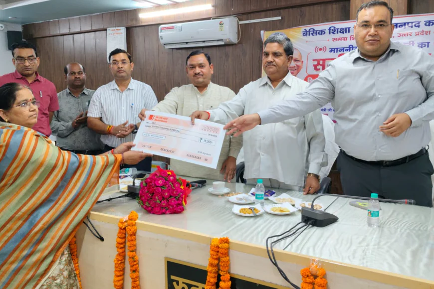Kasganj news मा0मुख्यमंत्री ने शिक्षामित्रों के हितों को सर्वाेच्च प्राथमिकता देते उनके मानदेय को 10 से 18 हजार किया है यह सराहनीय योग्य है- मा0 सदर विधायक