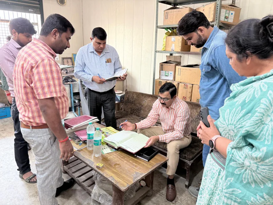 शासन द्वारा नामित टास्क फोर्स अधिकारी द्वारा जनपद एटा में फील्ड भ्रमण एवं उर्वरक केंद्रों का निरीक्षण