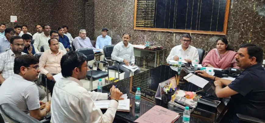 डीएम ने भूमि अधिग्रहण की सुस्त प्रगति पर जताई नाराजगी, एक सप्ताह में बैनामे बढ़ाने के निर्देश