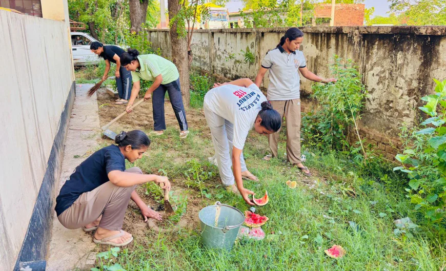 एटा पुलिस का स्वच्छता अभियान: थानों को बनाया साफ-सुथरा और व्यवस्थित