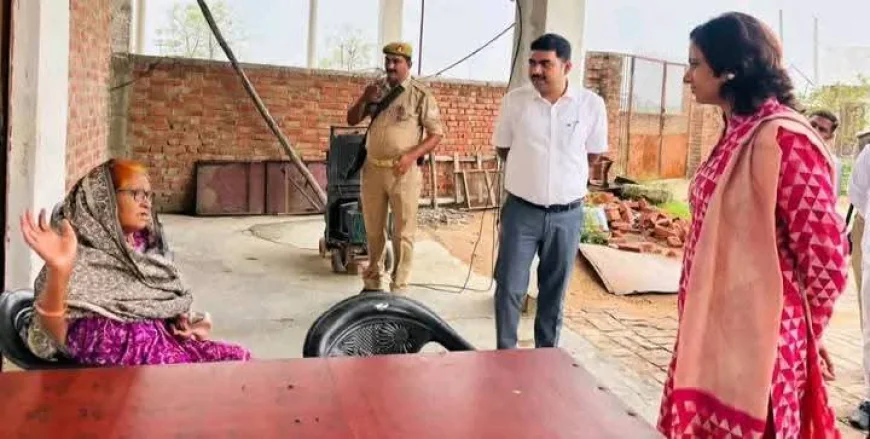डीएम  का वृद्धाश्रम पर औचक निरीक्षण, बुजुर्गों की सुविधाओं को परखा