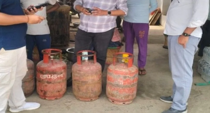 गैस माफियाओं, समोसा और मिठाई की दुकानों पर छापा, 8 घरेलू सिलेंडर जब्त