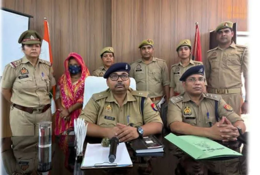 Farrukhabad News : पुलिस ने किया ब्लैकमेल गैंग का भंडाफोड़, झूठे मुकदमों में फंसाकर होती थी लाखों की वसूली