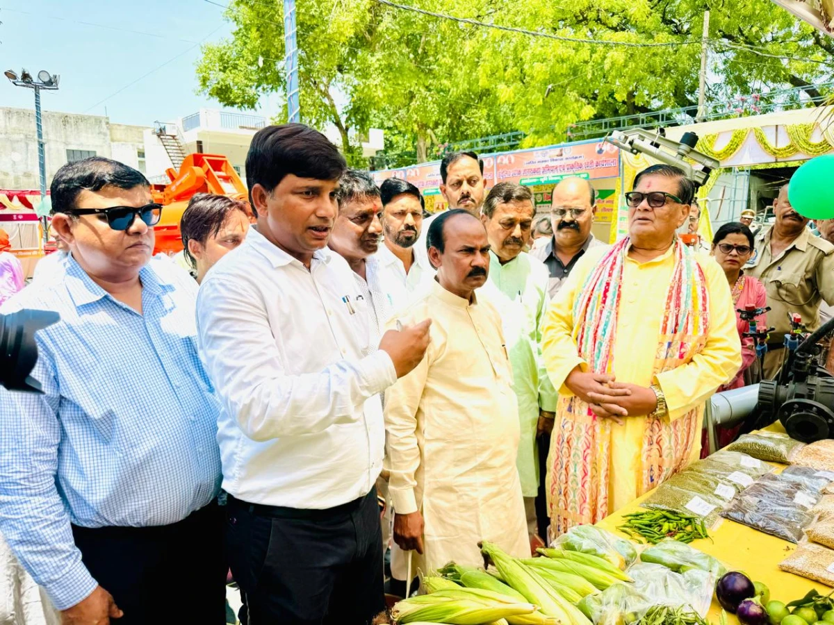 एटा में प्राकृतिक खेती कार्यशाला का भव्य आयोजन, किसानों को दी गई उन्नत कृषि तकनीकों की जानकारी