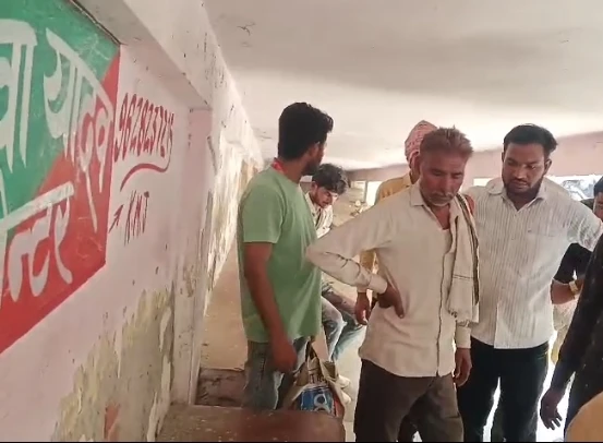 चलती बाइक से गिरकर महिला की दर्दनाक मौत, बेटे के साथ दवा लेने जा रही थी कायमगंज