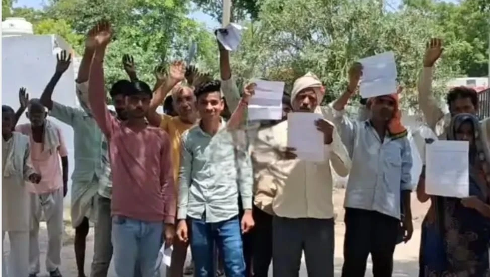 राशन वितरण में गड़बड़ी को लेकर फूटा ग्रामीणों का गुस्सा, जांच के आदेश