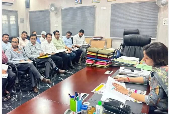 बाढ़ से निपटने को फर्रुखाबाद प्रशासन पूरी तरह सतर्क, डीएम डॉ. अंकुर लाठर ने अधिकारियों को दिए सख्त निर्देश