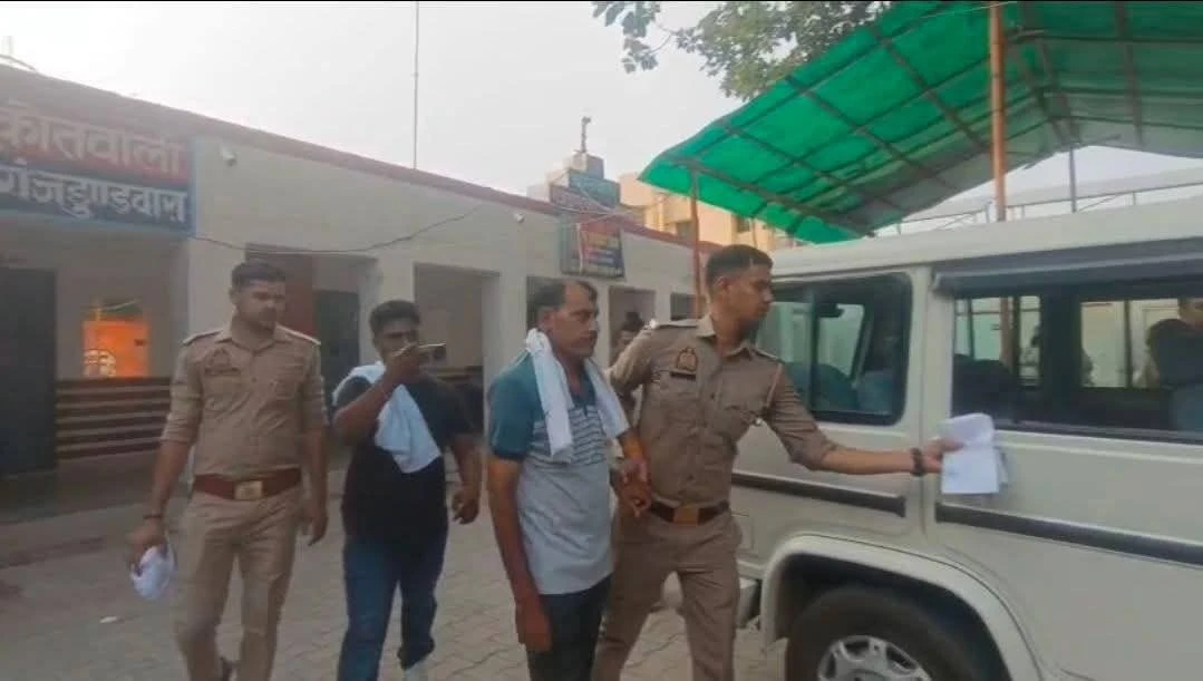 Kasganj News : एंटी करप्शन टीम की बड़ी कार्रवाई, दरोगा 10 हजार रुपये रिश्वत लेते रंगे हाथ गिरफ्तार