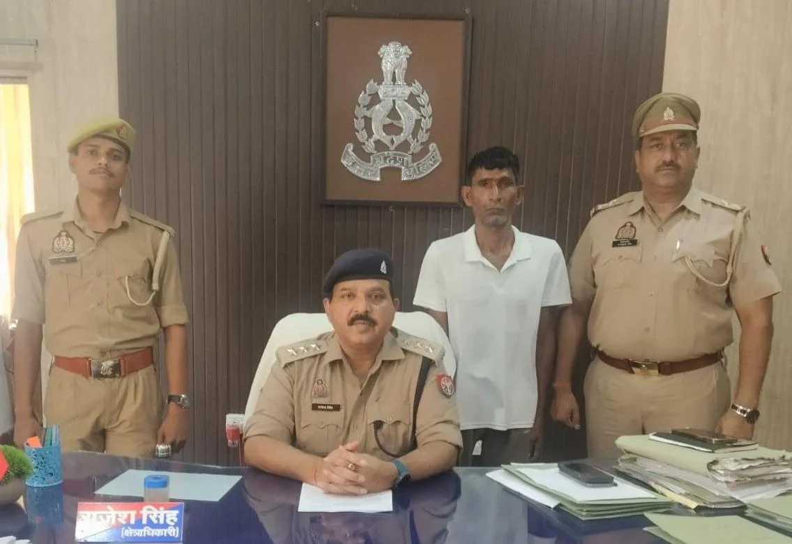25 हजार के इनामी आरोपी को अवैध तमंचे समेत दबोचा