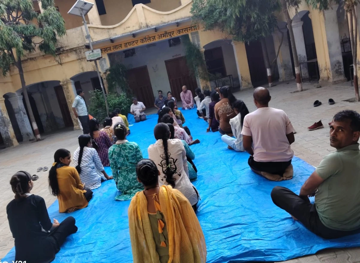 Kasganj news अमापुर अंतरराष्ट्रीय योग दिवस को लेकर कराया योग अभ्यास।