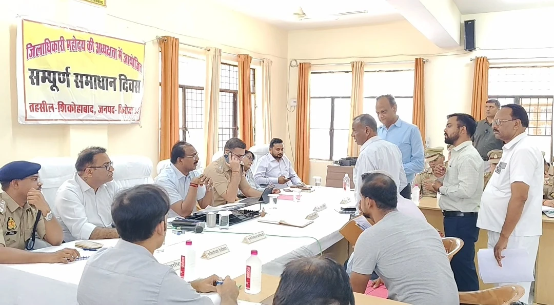 सम्पूर्ण समाधान दिवस में जिलाधिकारी संतोष कुमार शर्मा ने सुनीं जनसमस्याएं