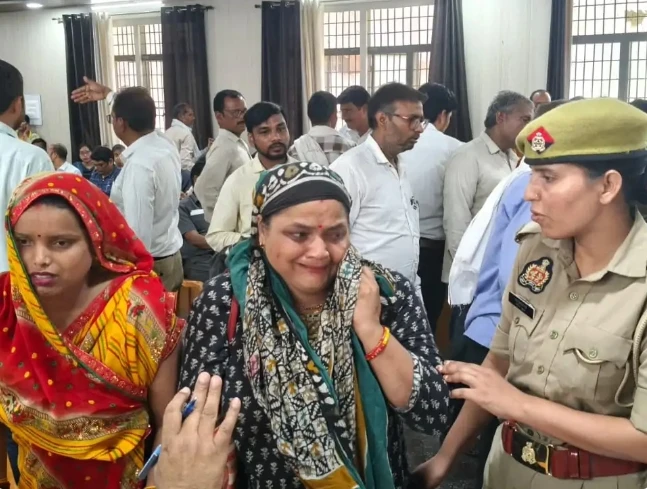 अपनी ही जमीन पर निर्माण से रोकी गई महिला, समाधान दिवस में छलके आंसू