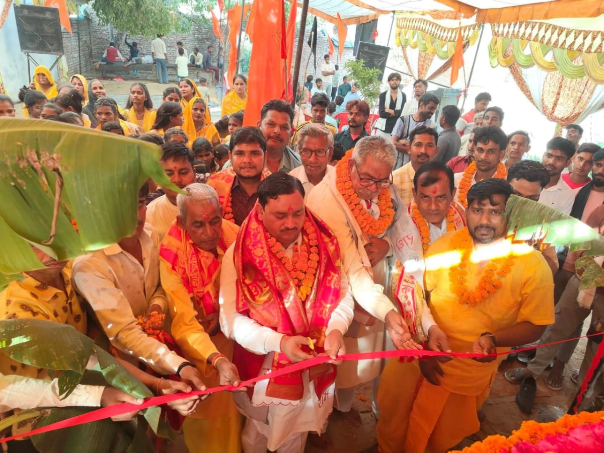 Kasganj news भागवत कथा का शुभारंभ क्षेत्रीय विधायक हरिओम वर्मा ने फीता काटकर किया