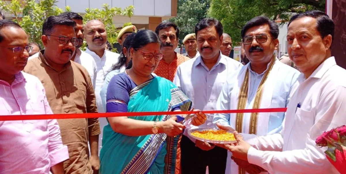 भव्य चित्र प्रदर्शनी का उद्घाटन: सरकार की विकास यात्रा और जनकल्याणकारी योजनाओं की दिखी झलक