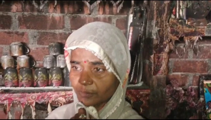 शॉर्ट सर्किट से घर में लगी भीषण आग, नगदी व जेवर समेत लाखों की गृहस्थी राख