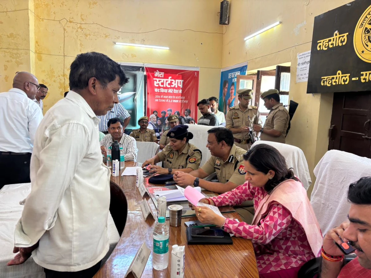 सम्पूर्ण समाधान दिवस में उमड़ी फरियादियों की भीड़, 84 शिकायतें पहुंचीं; केवल 3 का मौके पर निस्तारण