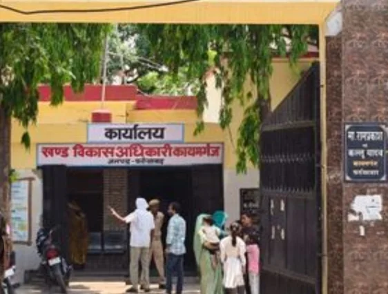 बेटे का मृत्यु प्रमाण पत्र बनवाने गए  पूर्व प्रधान, सिस्टम ने उन्हें ही ‘मृत’ बना दिया