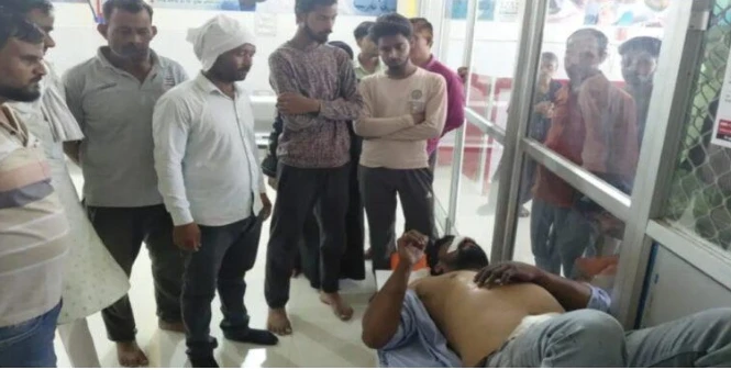गैस चेकिंग के दौरान फटा एसी कंप्रेसर, दो लोग गंभीर रूप से घायल, धमाके से दहला इलाका