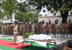 निरीक्षक नवीन कुमार यादव की सड़क दुर्घटना में मृत्यु,  पुलिस लाइन में दी गई शोक सलामी