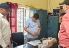 एटा: पीएचसी मिरहची में औचक निरीक्षण, लापरवाही पर लैब टेक्नीशियन का वेतन रुका
