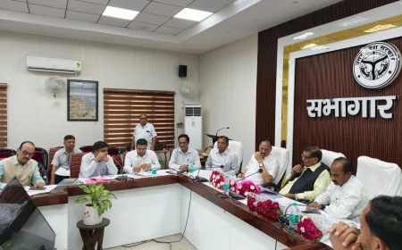एटा में विद्युत व्यवस्था सुदृढ़ करने के निर्देश: उपभोक्ताओं की शिकायतों का होगा त्वरित समाधान