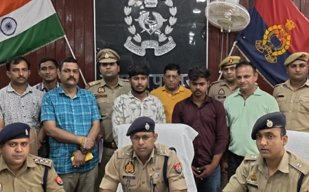 ई-रिक्शा लूटने वाले गिरोह के दो बदमाश गिरफ्तार, चोरी के वाहन और अवैध असलहा बरामद