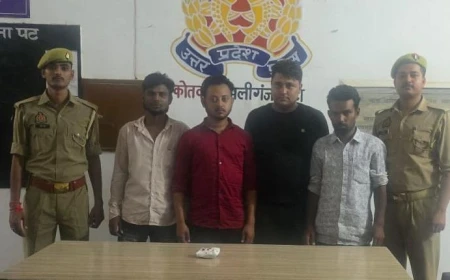 अलीगंज पुलिस ने जुआ खेलते 4 अभियुक्तों को किया गिरफ्तार, ₹15,840 नकद व ताश के पत्ते बरामद
