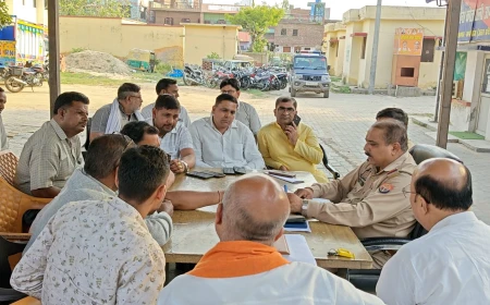Kasganj news कोतवाली परिसर में मोहर्रम पर्व को लेकर पीस कमेटी की बैठक हुई 