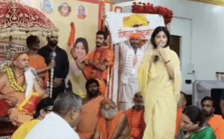 डिंपल यादव ने शंकराचार्य अविमुक्तेश्वरानंद से लिया आशीर्वाद, सपा के पूर्ण समर्थन का दिया भरोसा