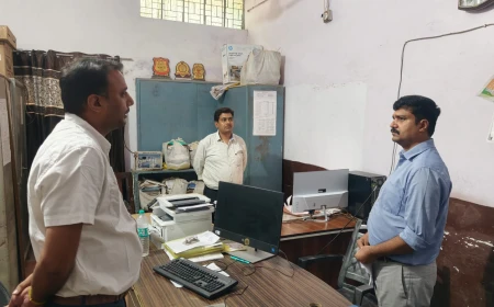 औचक निरीक्षण में बीएसए कार्यालय पहुंचे जिलाधिकारी, अनुपस्थित कर्मचारियों पर की कार्रवाई