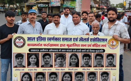 डालीगंज अग्निकांड के मृतक छात्रों को स्वर्णकार समाज ने दी भावभीनी श्रद्धांजलि, निकाला कैंडल मार्च