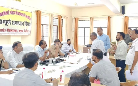 सम्पूर्ण समाधान दिवस में जिलाधिकारी संतोष कुमार शर्मा ने सुनीं जनसमस्याएं