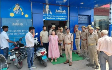 फर्रुखाबाद में प्रशासन का बड़ा एक्शन: कोचिंग सेंटर, होटल और रेस्टोरेंट की जांच, कई संस्थानों को नोटिस