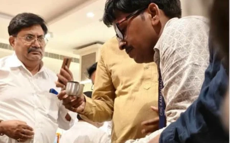प्रभारी मंत्री के सामने मंच पर बेहोश होकर गिरे विधायक सुशील शाक्य, कार्यक्रम में मचा हड़कंप