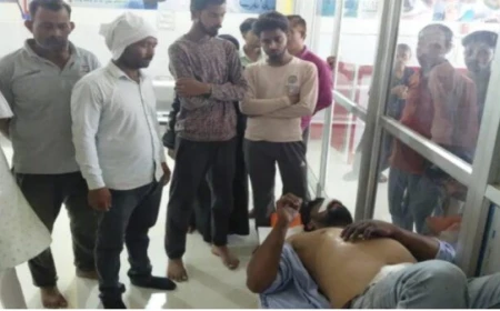 गैस चेकिंग के दौरान फटा एसी कंप्रेसर, दो लोग गंभीर रूप से घायल, धमाके से दहला इलाका