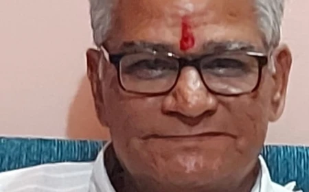 तलवे चाटने का हुनर