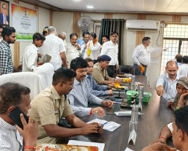 संपूर्ण समाधान दिवस में शिकायतों के त्वरित एवं गुणवत्तापूर्ण निस्तारण के निर्देश